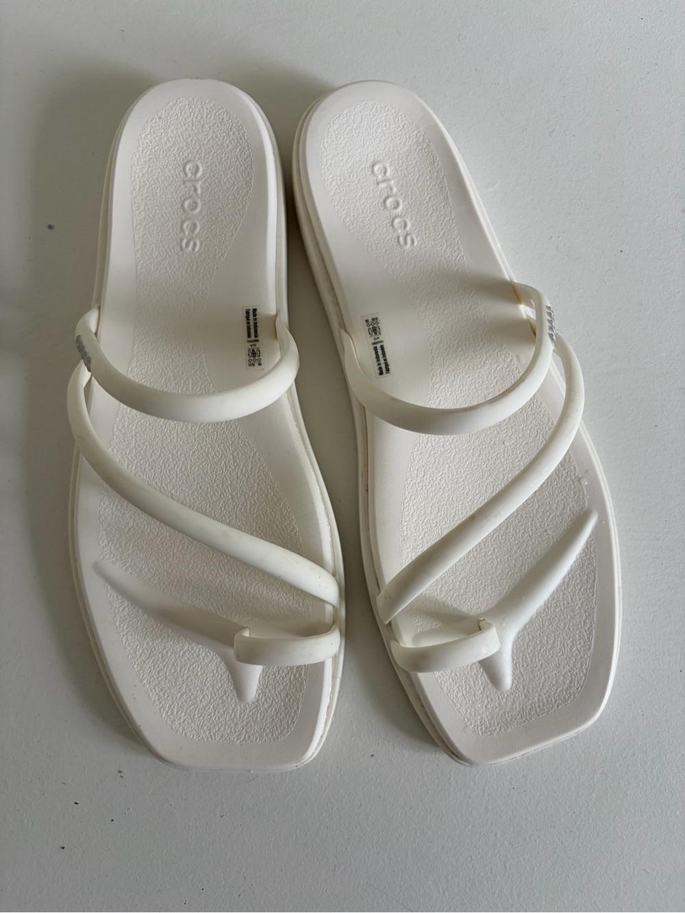 CROCS Miami Women’s White Strappy Toe-Loop Sandals